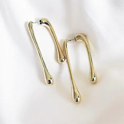 Trendy geometric drop earrings, featuring a stylish and modern design.